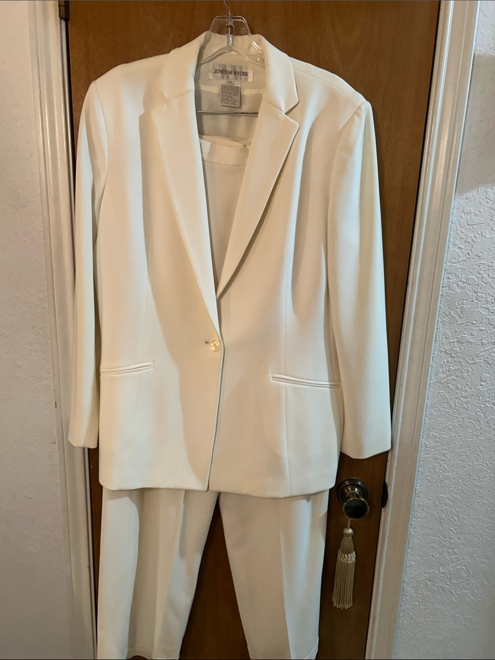Jones New York women’s Cream Two-Piece Tailored Blazer & Pants. Great suit! 12
